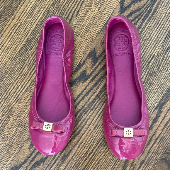 Z Tory Burch Women’s 8.5 Pink and Gold Ballerina Flats with Glossy Finish - Picture 3 of 7